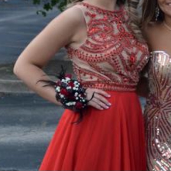 Red Sherri Hill Sadie Robertson Collection - Picture 6 of 8